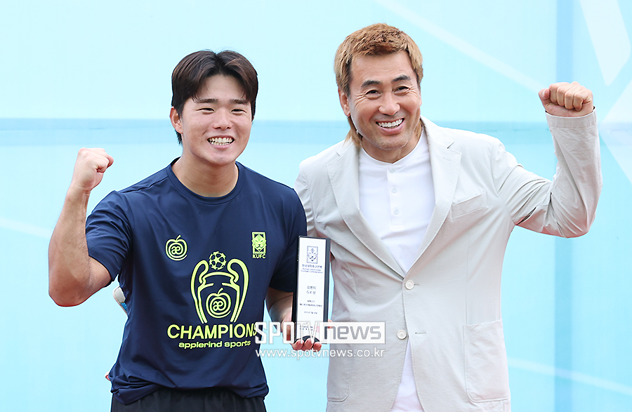 [포토S] 경희대 이준희, 김병지 GK상 수상
