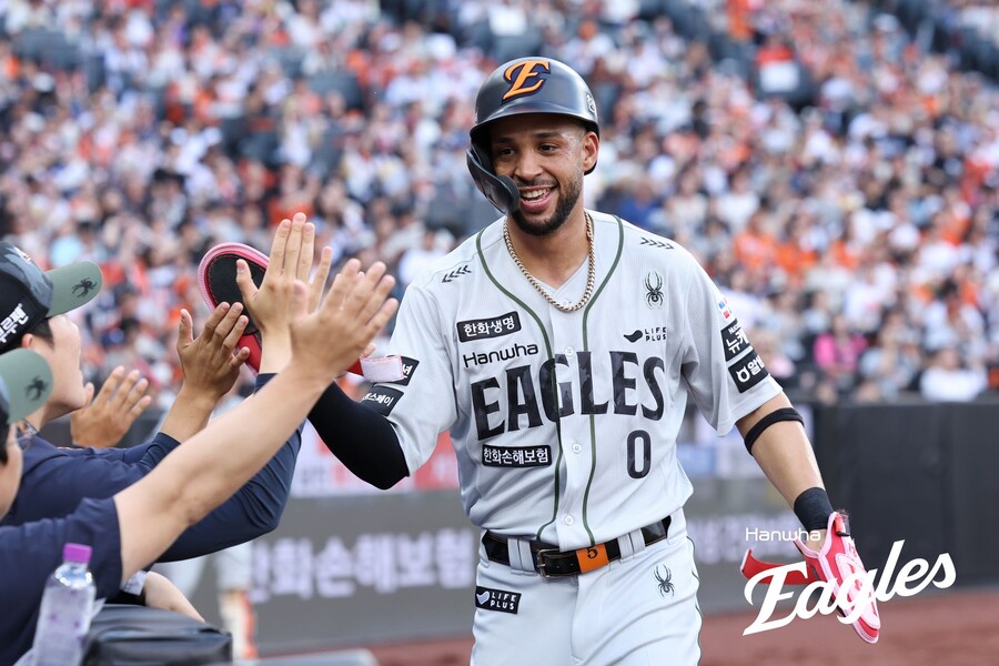 "기다려야 하는 플로리얼보단" 한화 저울질 끝냈다, '부상 대체' 리베라토와 재계약 완료, 총액 20만 5천달러
