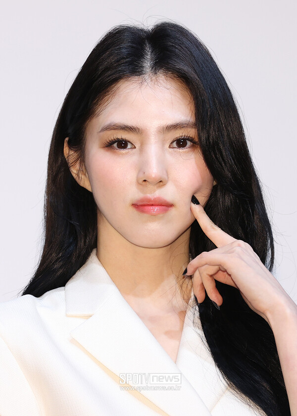 한소희, 진짜 몰래 한 선행 밝혀졌다 "학생들에게 노트북 선물"