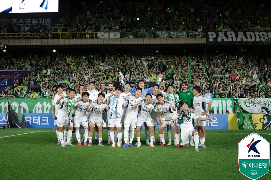 [K리그 REVIEW] '포옛이 기성용 효과 막았다' 전북, 0-2→3-2 만들며 포항에 역대급 대역전승...K리그1 선두 '굳건'