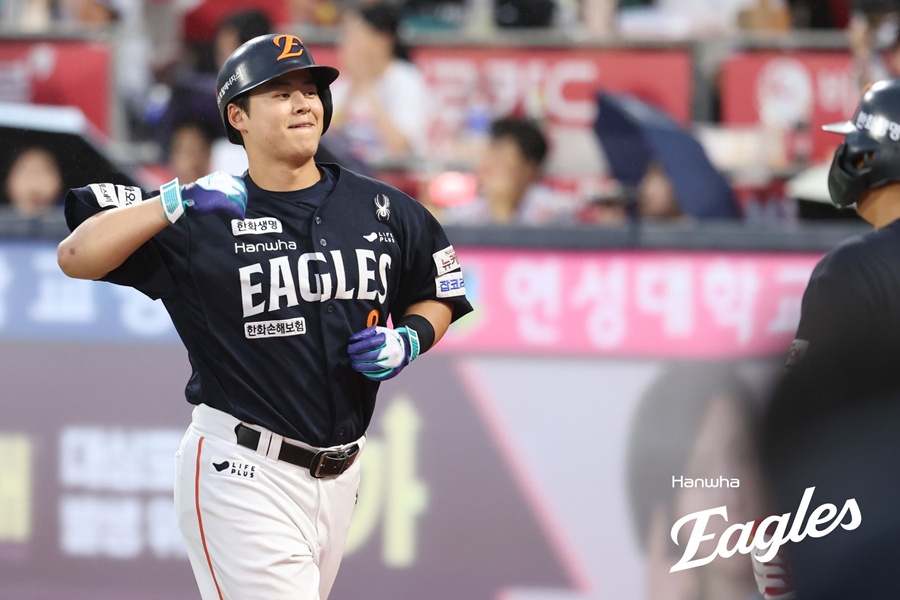 한화 4번 타자, 30홈런 100타점 페이스에도 자책 "전광판에 뜨는 타율이 계속 거슬려"