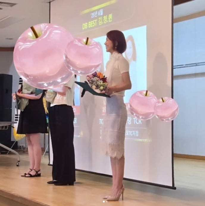 쥬얼리 출신 조민아, 11번째 보험왕 됐다…"근사하고 멋진 나"