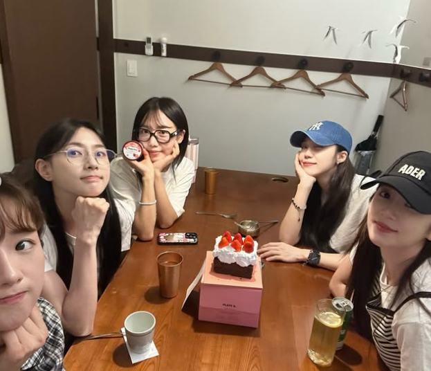 에이핑크 오하영 생일파티, 멤버들 다 모였는데 손나은만 빠졌다