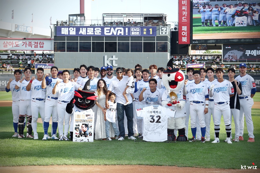 ▲ 쿠에바스 고별식 ⓒ kt 위즈