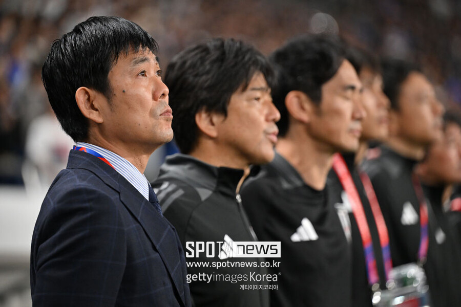 ▲ 한국 축구가 동아시안컵에서 일본에 또 패하면서 지속적인 열세에 빠졌다. 해외파를 포함한 베스트 일레븐 간의 대결은 아직 희망이 있지만 스쿼드 뎁스 측면에서는 확실히 밀리는 모습이다. 일본은 이번에 한국까지 잡고 3전 전승으로 우승했는데 정작 1군에 경합할 만한 선수가 많지 않다는 결론을 내렸다. 그나마 한일전 결승골 주인공 저메인 료만 합격점을 받았다.