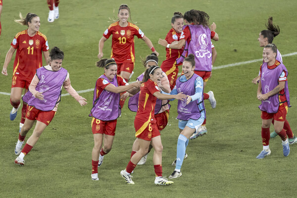 ▲ 스페인 여자 축구대표팀이 독일을 연장전에서 꺾고 유로 2025 결승에 진출했다.  ⓒ연합뉴스/EPA/AP