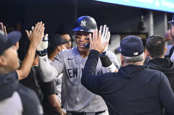 ▲ MLB.COM 파워 랭킹 1, 2위를 달리는 중인 애런 저지(사진 세, 네번째)와 오타니 쇼헤이(첫, 두 번째). ⓒ연합뉴스/REUTERS/AP