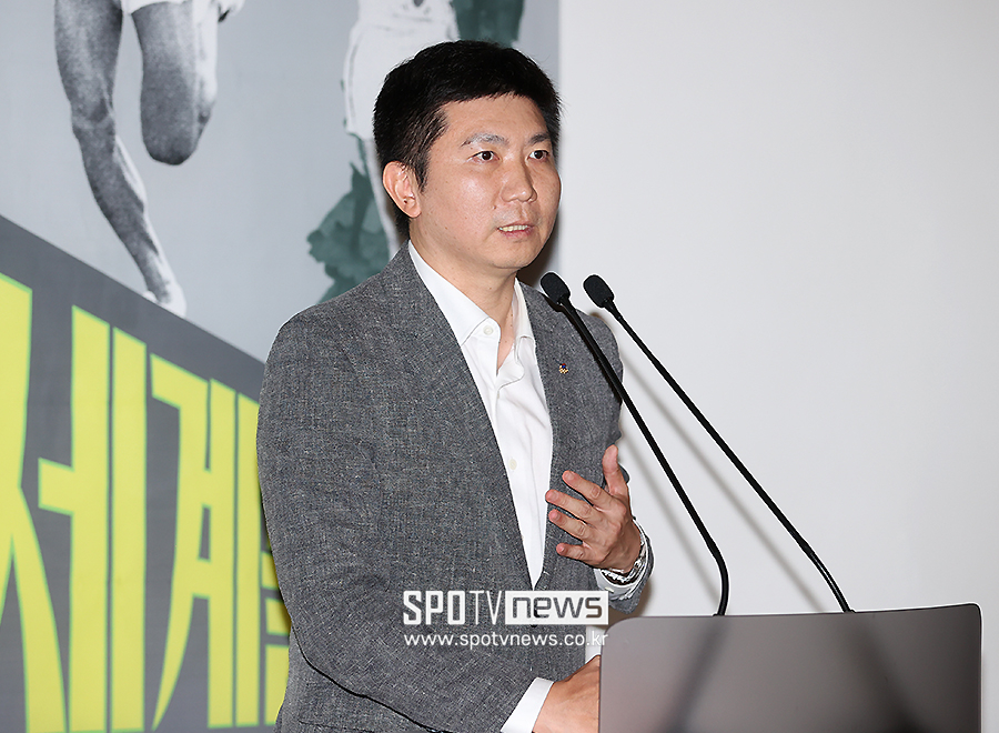 손기정 특별전 찾은 유승민 회장 "태극마크 무게, 정신을 남긴 분"
