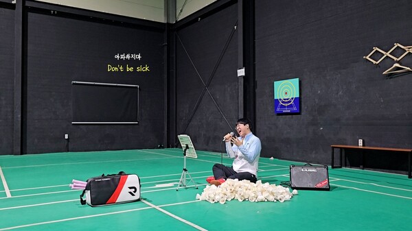 900만뷰 감동 잇는다…배드민턴 강사 한만청, '세이 예스'로 정식 가수데뷔