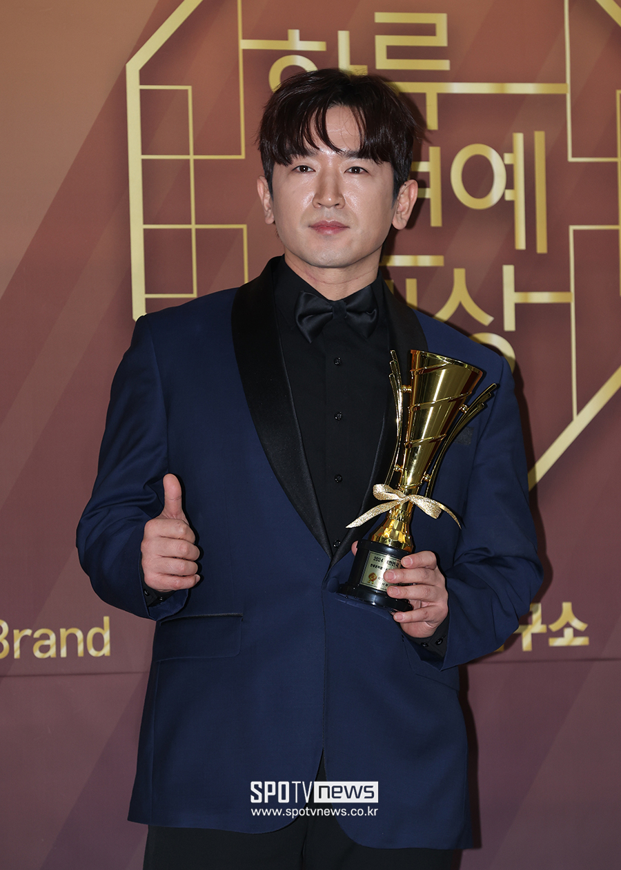 신화 이민우, 결혼 깜짝 발표 "♥예비신부=오래 알고 지낸 소중한 인연, 축복 부탁"[전문]