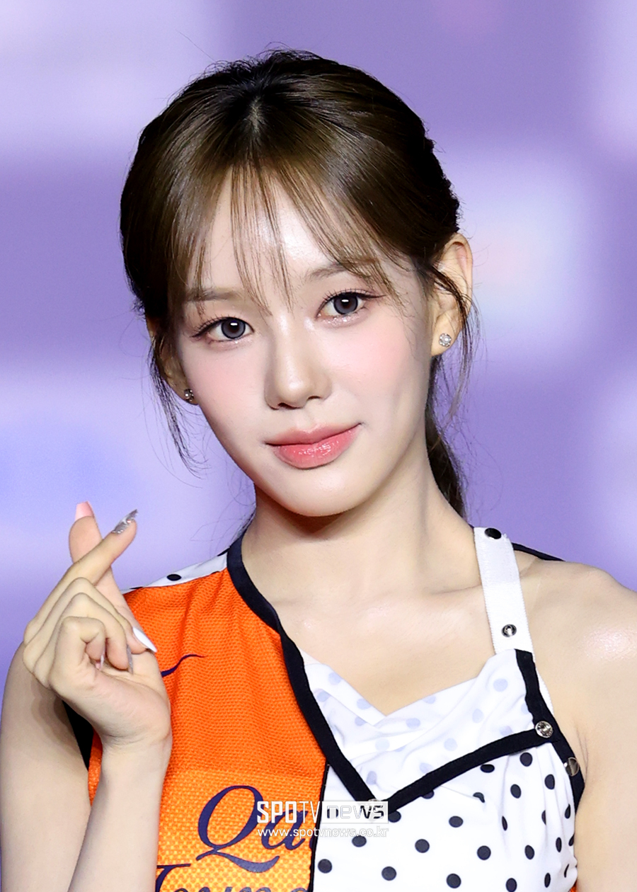 [포토S] 이즈나 유사랑, '수줍게 하트'