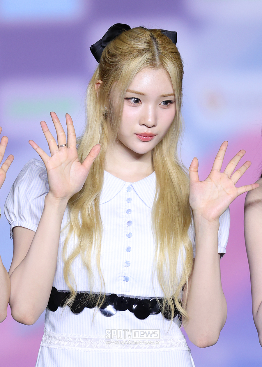 [포토S] 하츠투하츠 주은, 금발 인형
