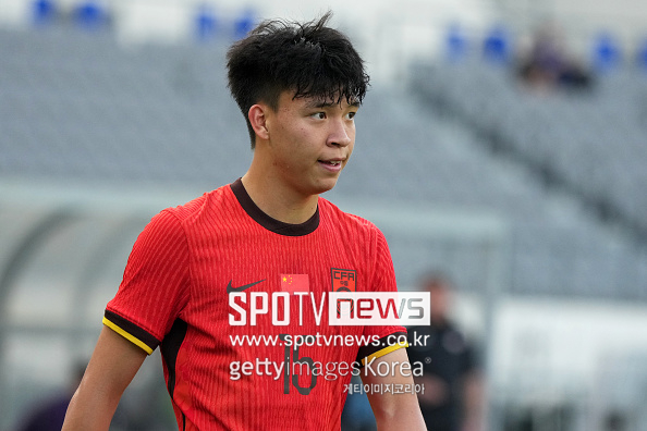 '홍명보호 수비에 제압당했는데' 中 역대급 축구 천재가 맨시티로? 가짜 뉴스 '오피셜' 떴다..."소속팀이 직접 부인"