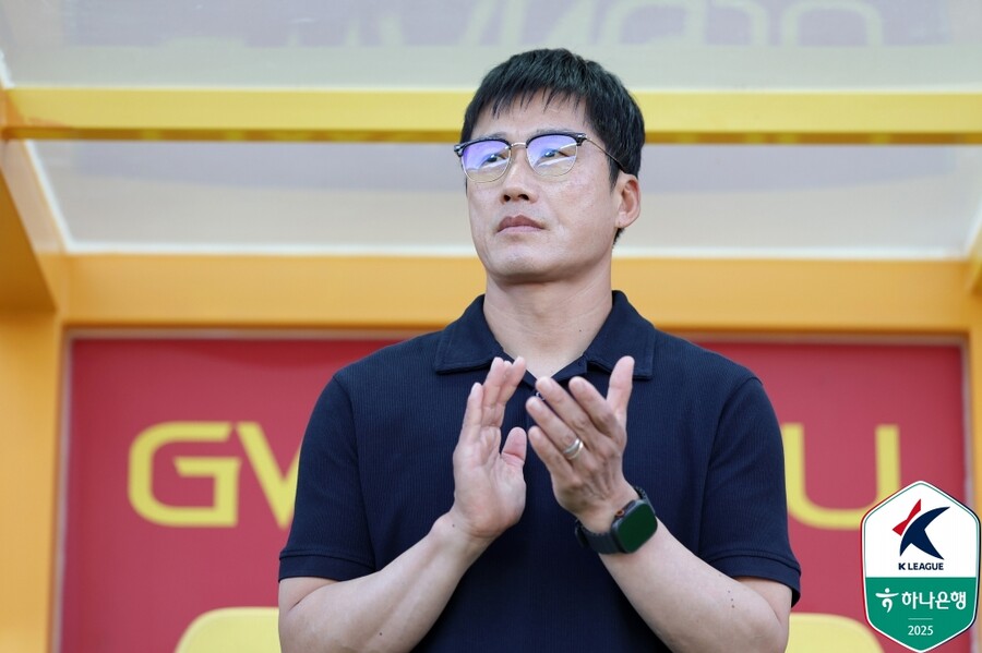 [SPO 현장] 韓 역대급 감독 맞구나! 국가대표도, 리그 선두도 일일 지도에 혀 내둘렀다..."정말 꼼꼼하셔, 좋은 축구의 이유 알겠다"