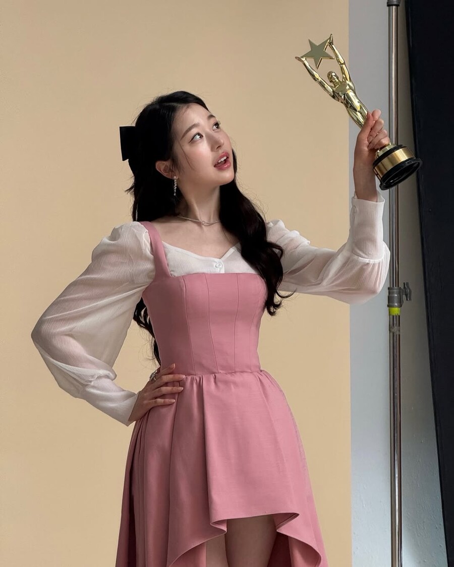 "독보적 유전자" '장원영 언니' 장다아, 한도초과 미모 '시선집중'