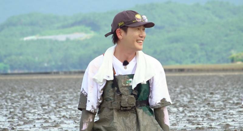 "위화감 제로" 영탁, '폼 미친' 몸개그…갯벌에 몸 던졌다('가오정')