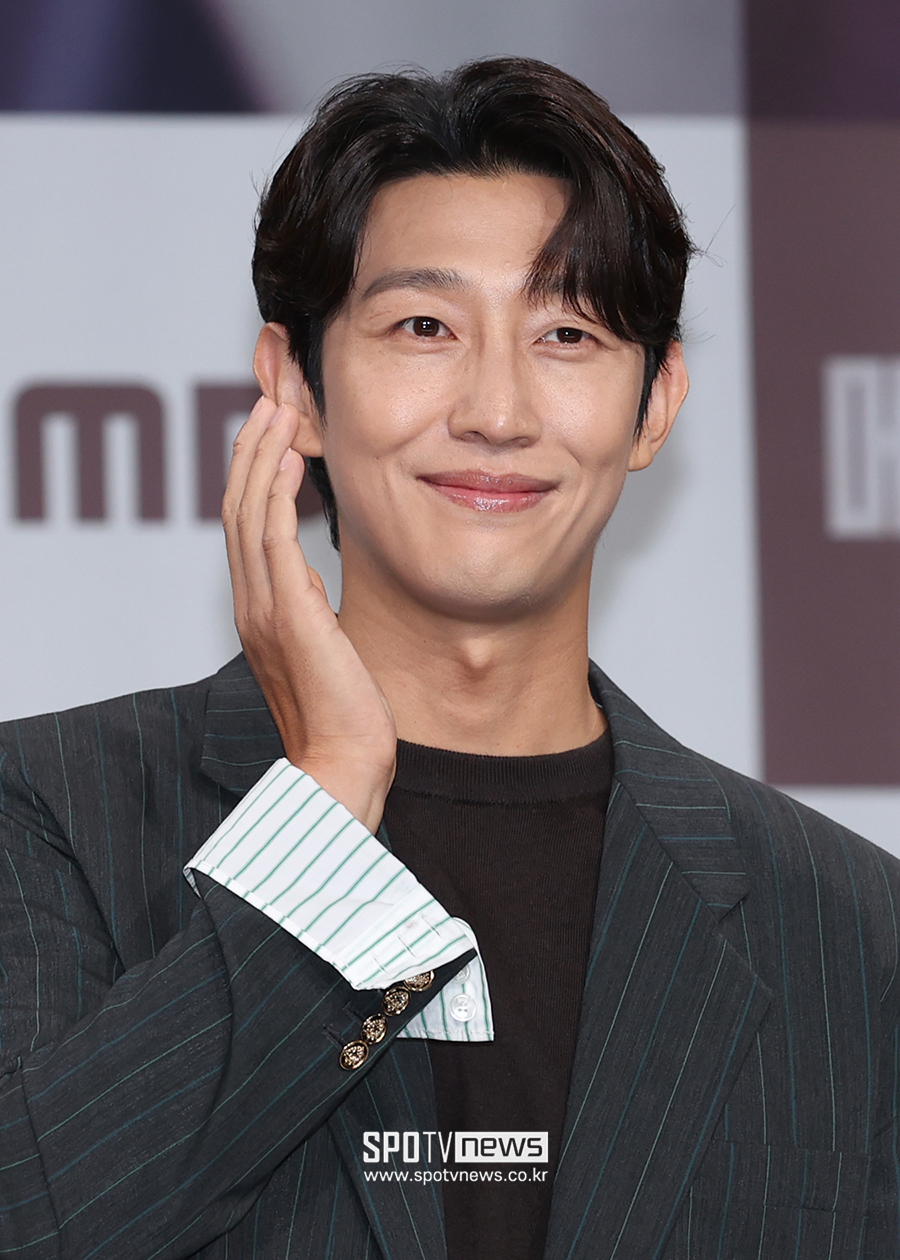 [포토S] 강기영, 수줍은 꽃받침