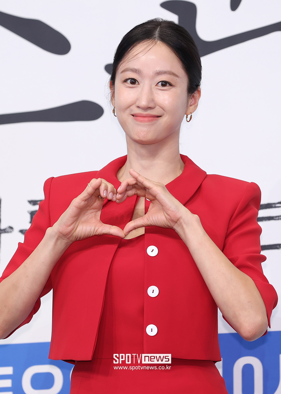 [포토S] 전혜빈, 수줍은 하트