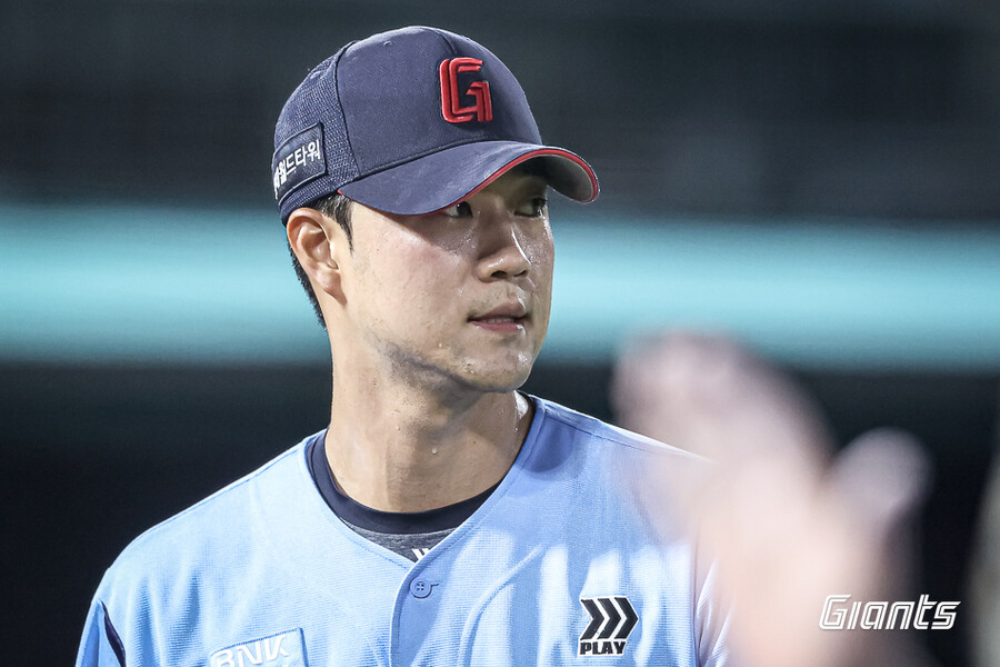 ERA 81.00→0.00 대반전…롯데 155km 히든카드 괜히 쓰는거 아니다