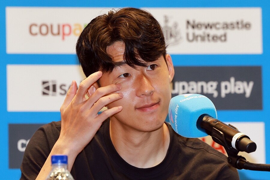 ▲ 잉글랜드 프로축구 토트넘 손흥민이 2일 서울 영등포구 IFC 더포럼에서 열린 2025 쿠팡플레이 시리즈 기자회견에 참석해 있다. 이날 손흥민은 기자회견에 앞서 별도의 발언을 통해 "올여름 팀을 떠나기로 결정했다"고 발표했다. ⓒ연합뉴스