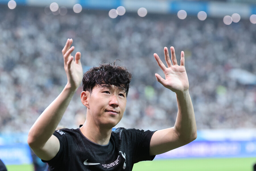 [SPO 현장] "어떻게 이런 사랑을 받는지 모르겠다" 인생의 새로운 페이지 펼친 손흥민 "오늘 밤에 잠 못 잘듯"