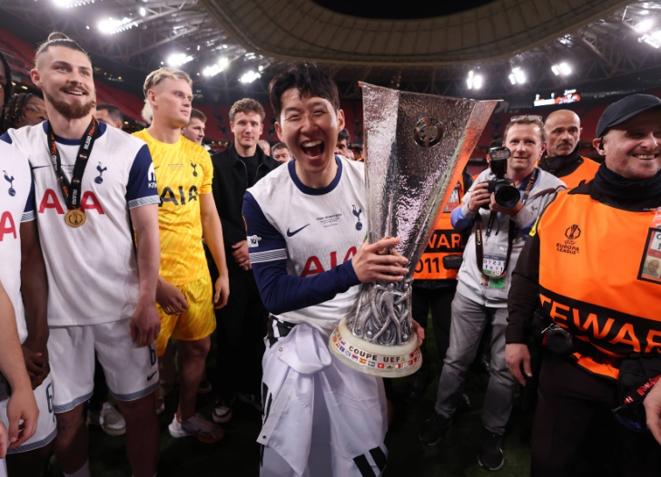 "손흥민, 케인보다 위대한 토트넘 레전드" 中매체도 인정→한국축구 '역대급 4인' 반열에 올려…"동아시아 소국이 축구 강국된 이유"