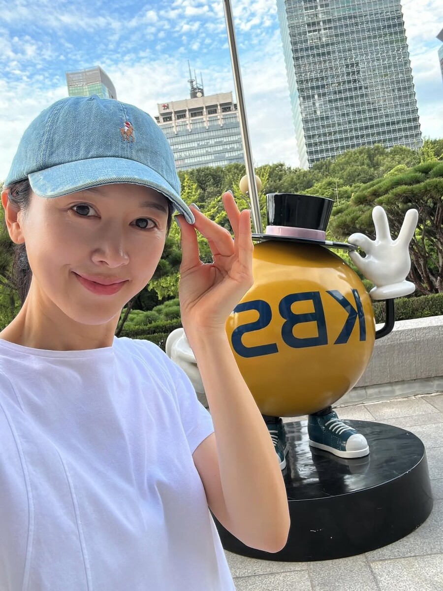 'KBS 퇴사' 이선영 아나 "20년 다닌 회사, 이틀이면 정리…이제는 추억"