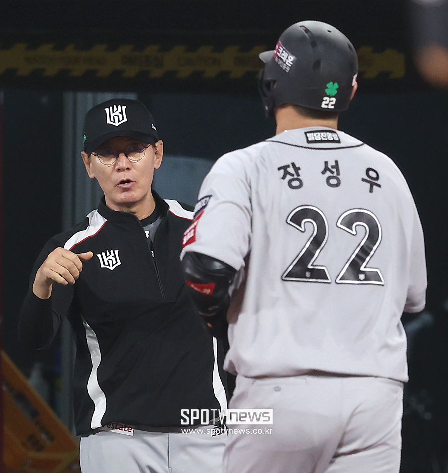 ▲ 이강철 감독 장성우 ⓒ곽혜미 기자