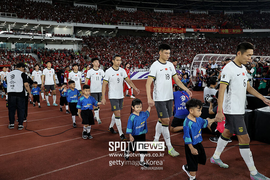 '실력도 없는데' 中 축구, 충격 폭로 터졌다…레전드 대선배 "클럽 때문에 대표팀 경기를 소홀히 한다"