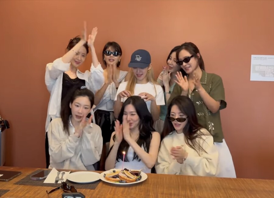 '18주년' 소녀시대, 20주년에 완전체 뭉치나…"소중한 시기, 많은 대화 나눠"