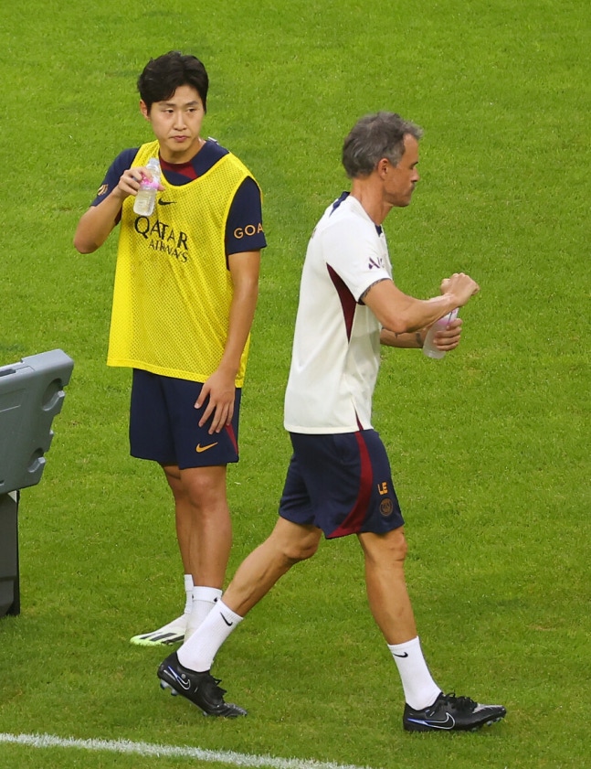 이강인 하필 이 타이밍이라니…아틀레티코 러브콜 보내자마자 PSG 안 팔아 → "엔리케 감독이 신뢰한다"