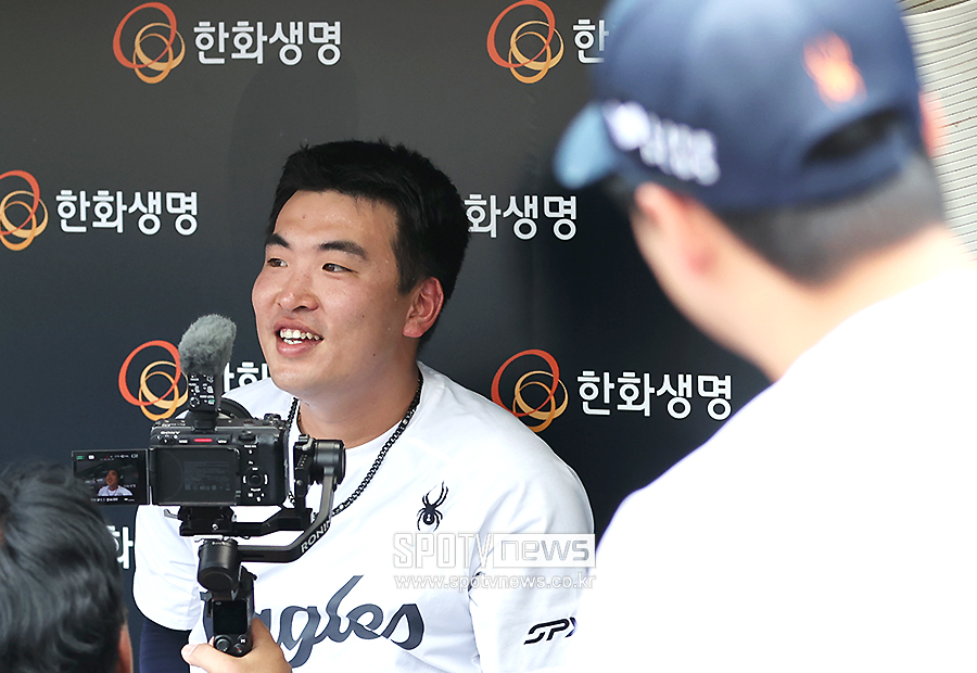 [포토S] 강재민 바라보는 노시환