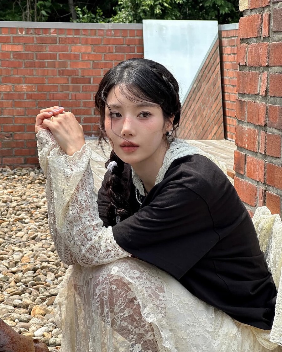 권은비, '컨디션 난조' 후 첫 근황 공개…워터밤 뺨칠 역대급 비주얼