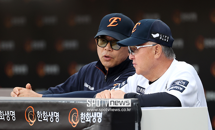 [포토S] 대화하는 김경문 감독과 양상문 코치