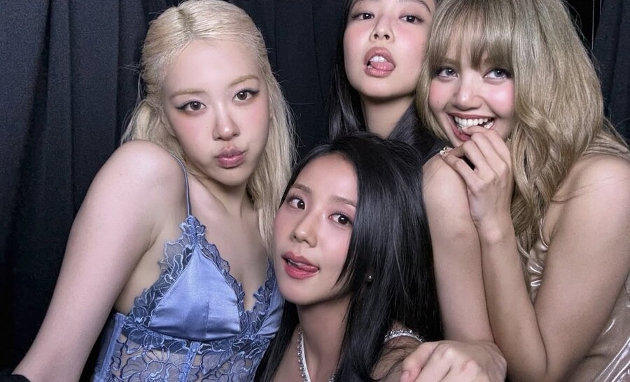 블랙핑크, 데뷔 9주년 자축 "벌써 9살, 젠츄리챙 사랑해"