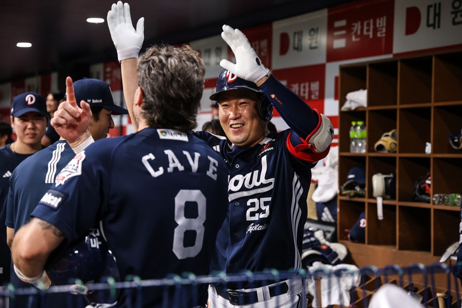 '양의지 연타석 홈런' 두산, 키움 9-2 제압…김윤하는 선발 17연패 [고척 게임노트]