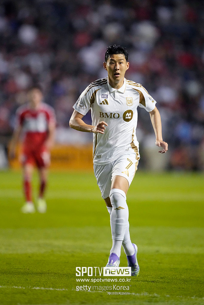 "손흥민은 완벽하다" MLS 공식계정도 극찬→3일 만에 데뷔전서 PK 유도…LAFC 승점 획득 공헌 "韓 역대 9번째 미국 데뷔"