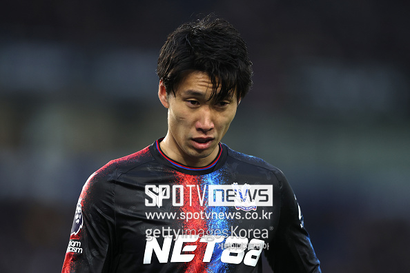 [속보] 日 축구 오열! PL '0골 0도움' 최악의 일본 국대, 새 시즌 첫 경기 30분 만에 부상...지난 시즌의 악몽 이어가나