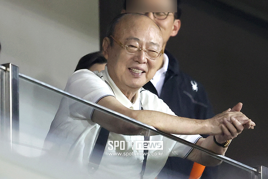 한화 김승연 회장 "김경문 감독 1000승, 최고 명장의 리더십이 영원한 전설로 기억되길" 축하