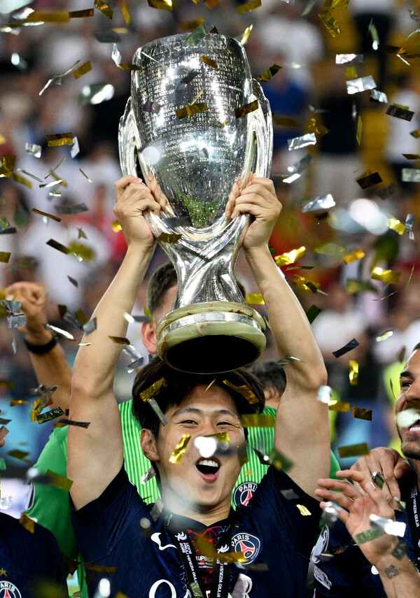 벤치에 있기 너무 아깝잖아…이강인, PSG 슈퍼컵 우승에 디딤돌…승부차기도 화끈했다