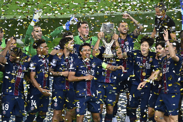 ▲ 파리 생제르맹이 이강인의 만회골을 앞세워 토트넘 홋스퍼에 승부차기로 이기고 유럽축구연맹 슈퍼컵 우승을 차지했다. ⓒ연합뉴스/REUTERS/AP/AFP