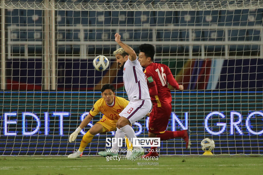 ▲ 한때 중국 축구대표팀을 중심을 이루던 귀화선수 엘케손, 알란, 페르난두, 리커 등은 이제 없다. 엘케손은 은퇴 가능성이 있고, 알란과 페르난두는 소속팀이 없다. 굴라트와 알로이시우는 브라질로 돌아간지 오래다. 1세대 귀화 선수들과 연결고리가 사라졌다고 느끼던 중국이 알로이시우의 여전한 충성심에 감동의 눈물을 흘렸다.