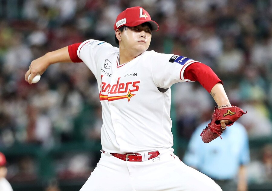 SSG 김민 아찔한 라인드라이브 직격 "삼각근 부위 타박상, 병원 검진 예정 없다"