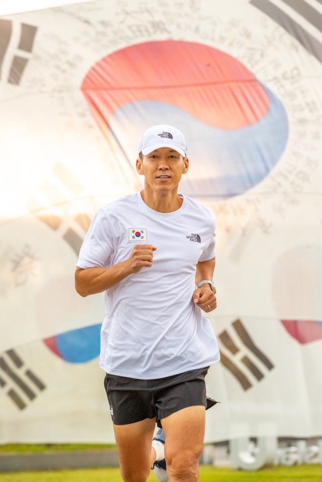 션, 광복절 기념 '81.5km 완주' 성공..23억 기부금 전달 "독립유공자&후손께 감사"