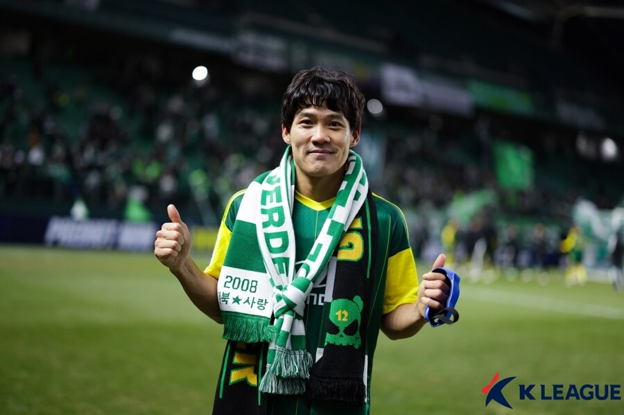 K리그 '역대급 레전드' 맞습니다! 38세에도 미친 수비 보여주는 '500경기 4골 22도움' 원클럽맨 "매 경기 마지막이라는 마음"