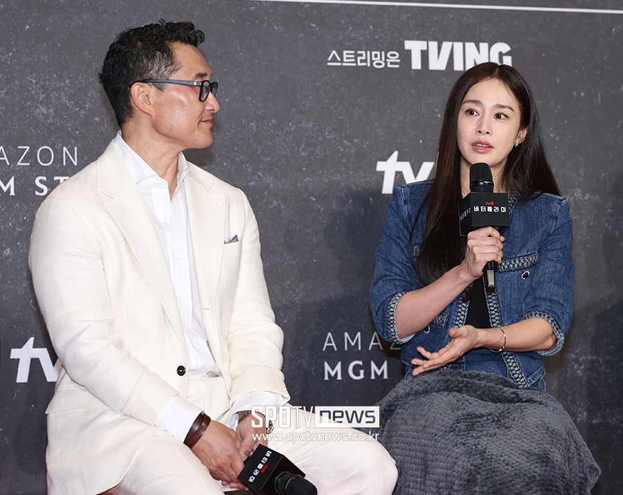 [포토S] 대니얼 대 킴에 대해 얘기하는 김태희