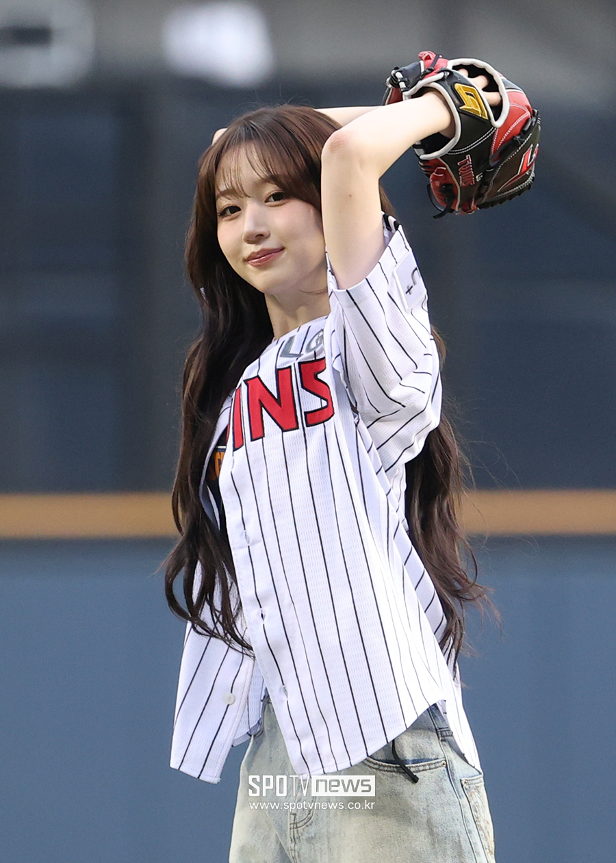 [포토S] 엔믹스 해원, 잠실 마운드 접수