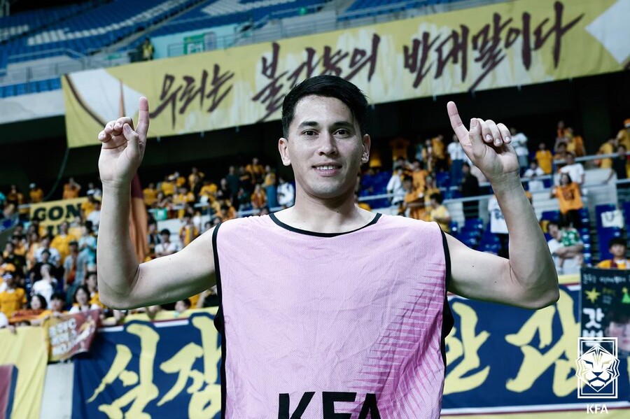 ▲ 20일 광주월드컵경기장에서 광주FC와 부천FC의 2025 하나은행 코리아컵 준결승 1차전이 열렸다. K리그2 소속으로 유일하게 4강에 오른 부천의 돌풍이 상당했으나 짜임새 있는 공격으로 K리그1에서도 경쟁력을 보여주는 광주가 확실히 우세했다. 광주는 2-0으로 1차전을 승리하며 결승행을 향한 기선을 제압했다. ⓒ 대한축구협회