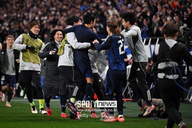 ▲ 2026 북중미 월드컵 우승이란 원대한 목표를 내건 일본축구가 약 10개월 앞으로 다가온 대회 준비에 여념이 없다. 월드컵 개최국인 멕시코, 미국과 평가전 일정을 차례로 잡은 데 이어 그간 상대적으로 약세를 보인 남미국과 만남에도 대비해 오는 10월 파라과이, 브라질과 친선경기를 확정했다.