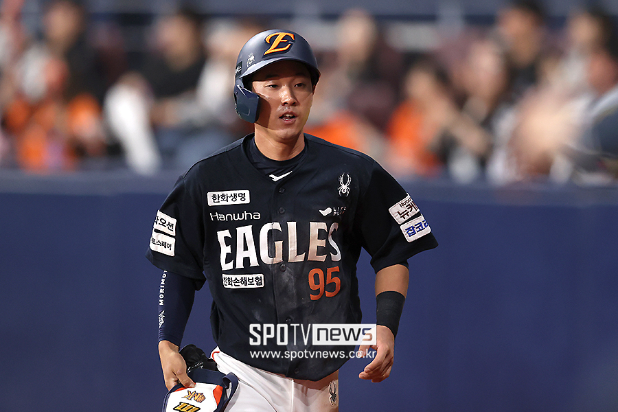 ▲ 김경문 감독은 황영묵이 초심을 되찾고 경기력을 끌어올리길 바라고 있다 ⓒ곽혜미 기자